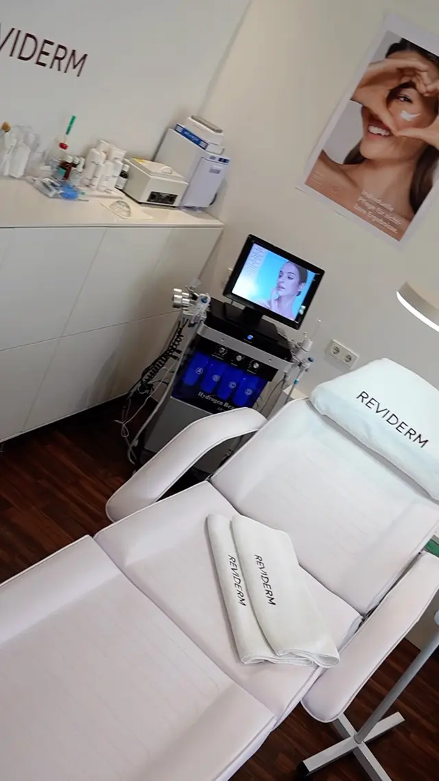 Glow Room mit Aqua Facial Gerät im Beauty Studio Sindelfingen